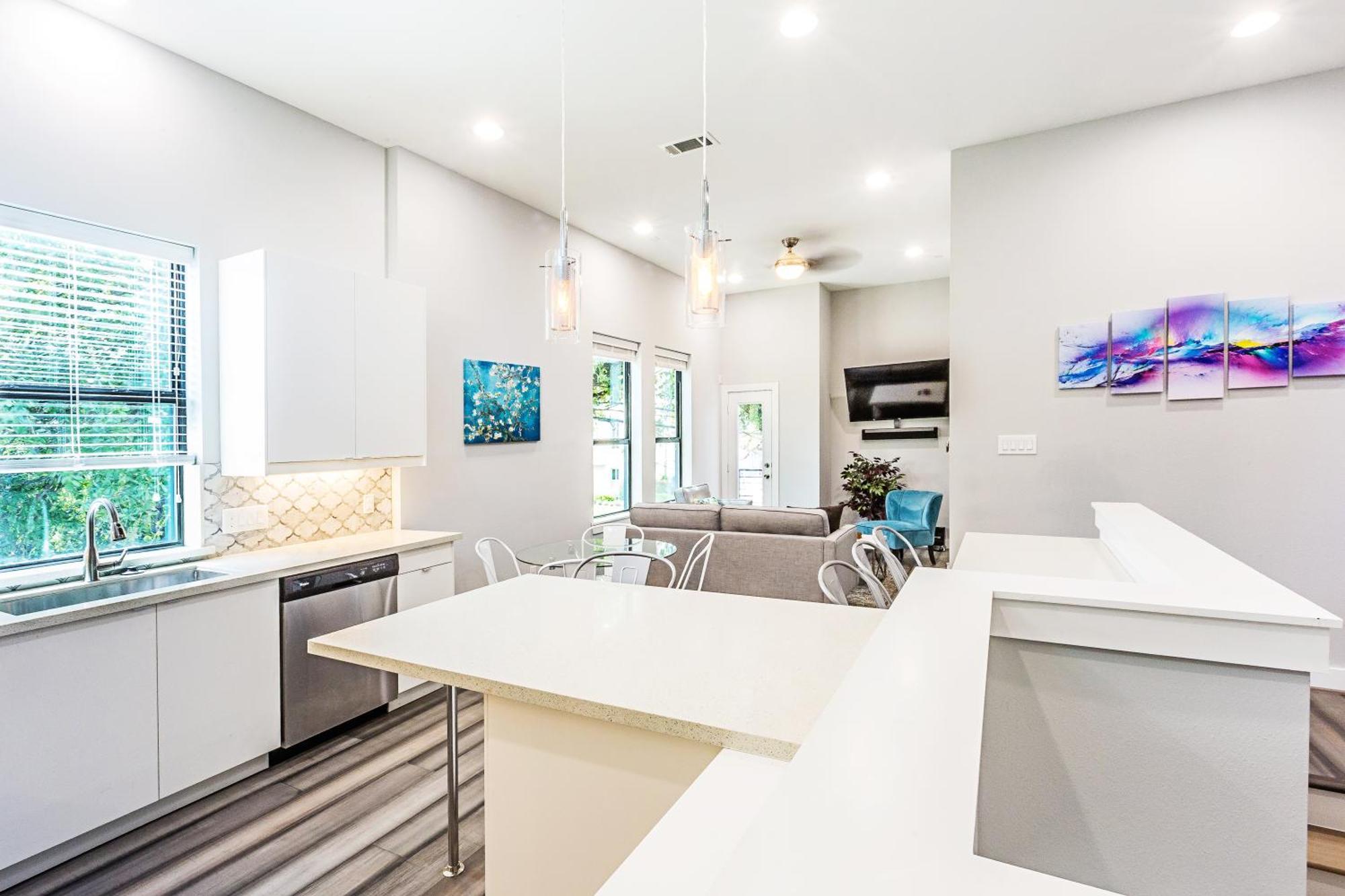 Montrose Guesthouse Suites By Dunyha Houston Exterior foto