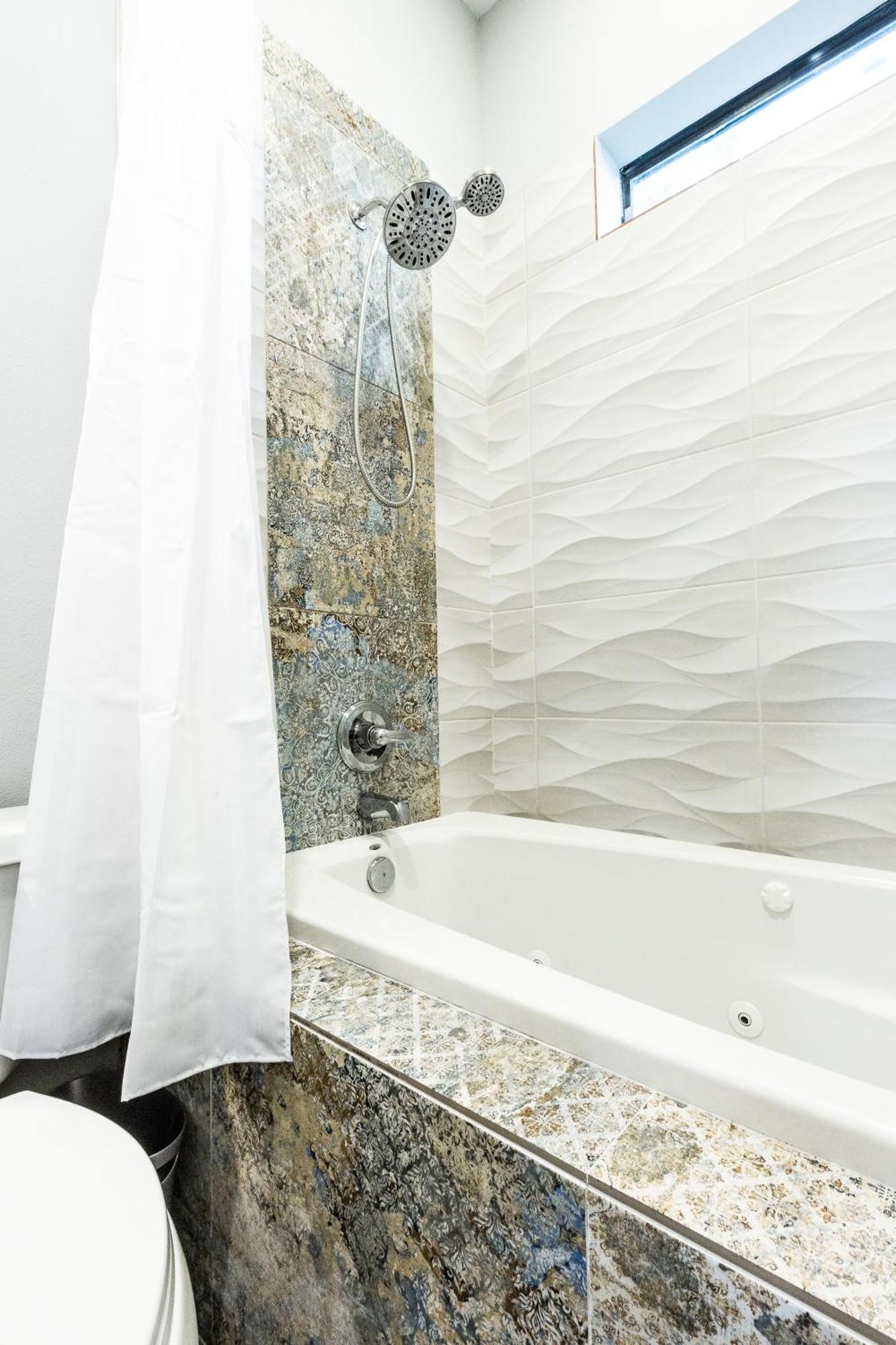 Montrose Guesthouse Suites By Dunyha Houston Exterior foto